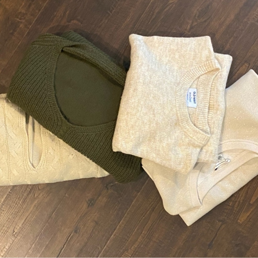 Bundle of 4 Womens Sweaters, Neutral colors, oversized-Sizes Small-Large